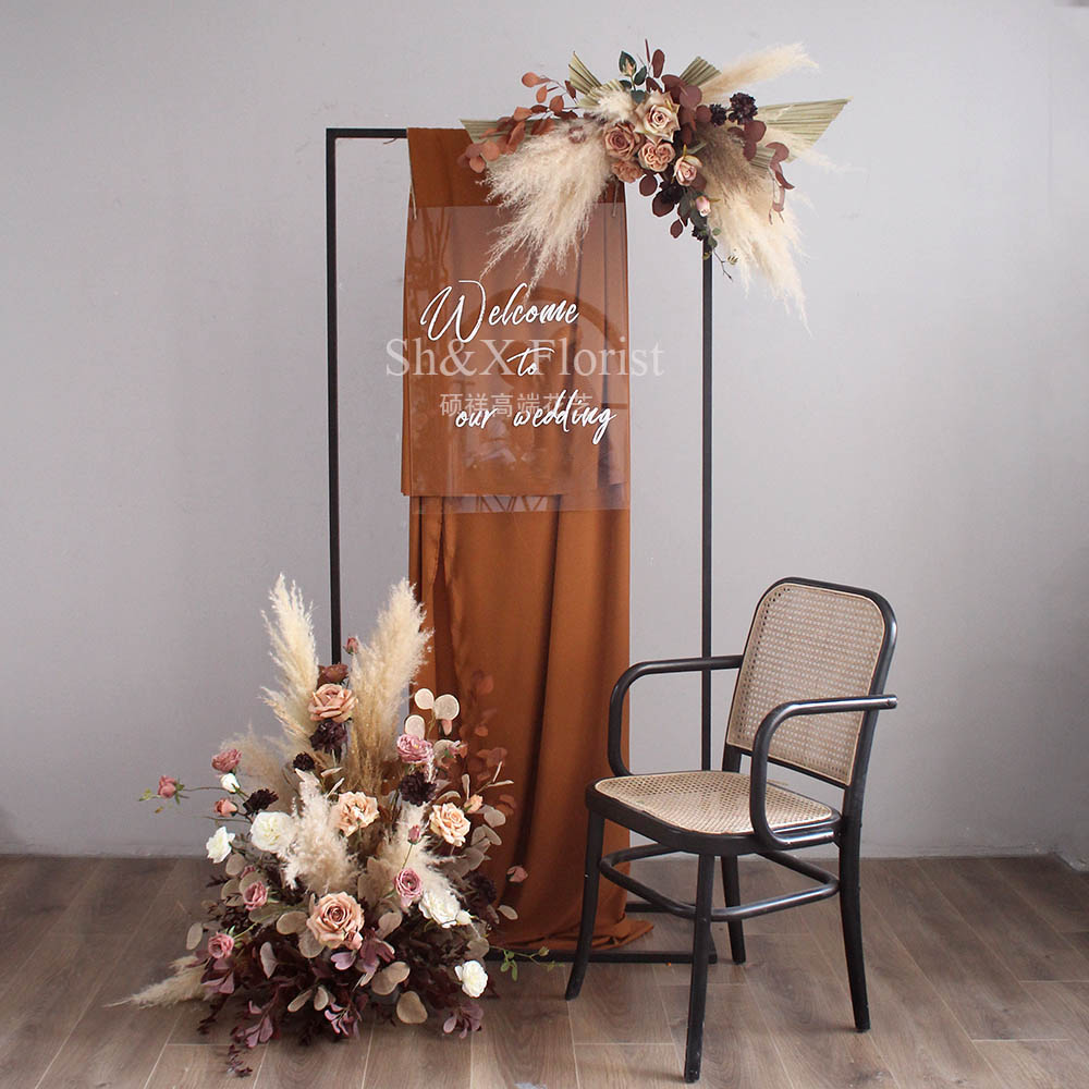 video on how to decorate a wedding arch?