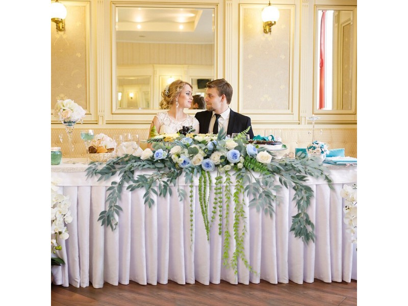 how too decorate a wedding cake table?