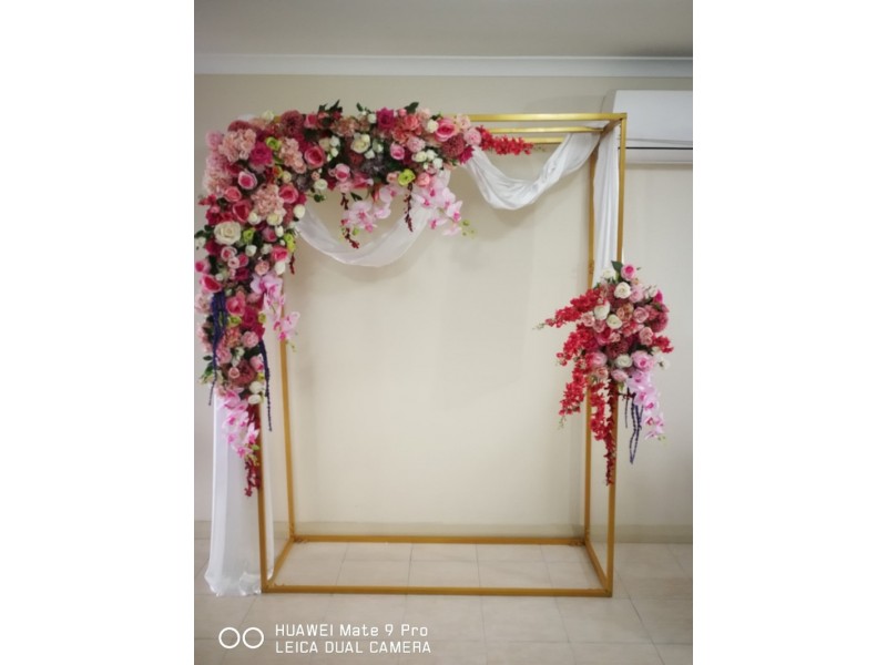 how to make a timber wedding arch?