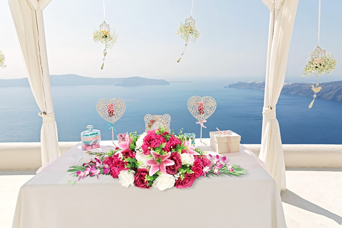 Creative centerpiece ideas for a wedding appetizer table