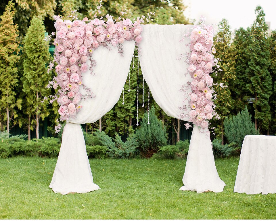 Who pays for bridal shower decor?