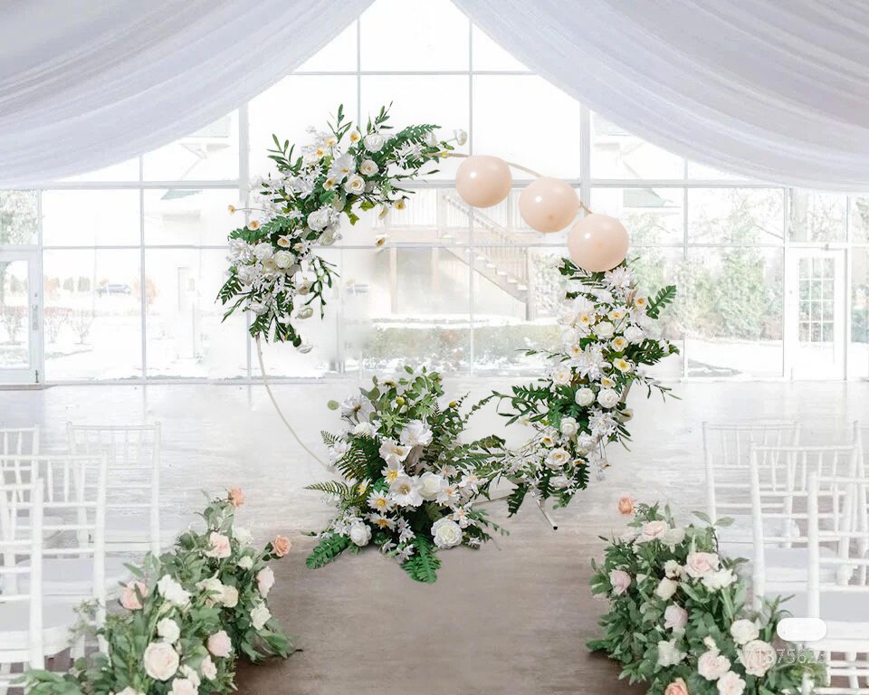 Where do you put flowers on a wedding cake?