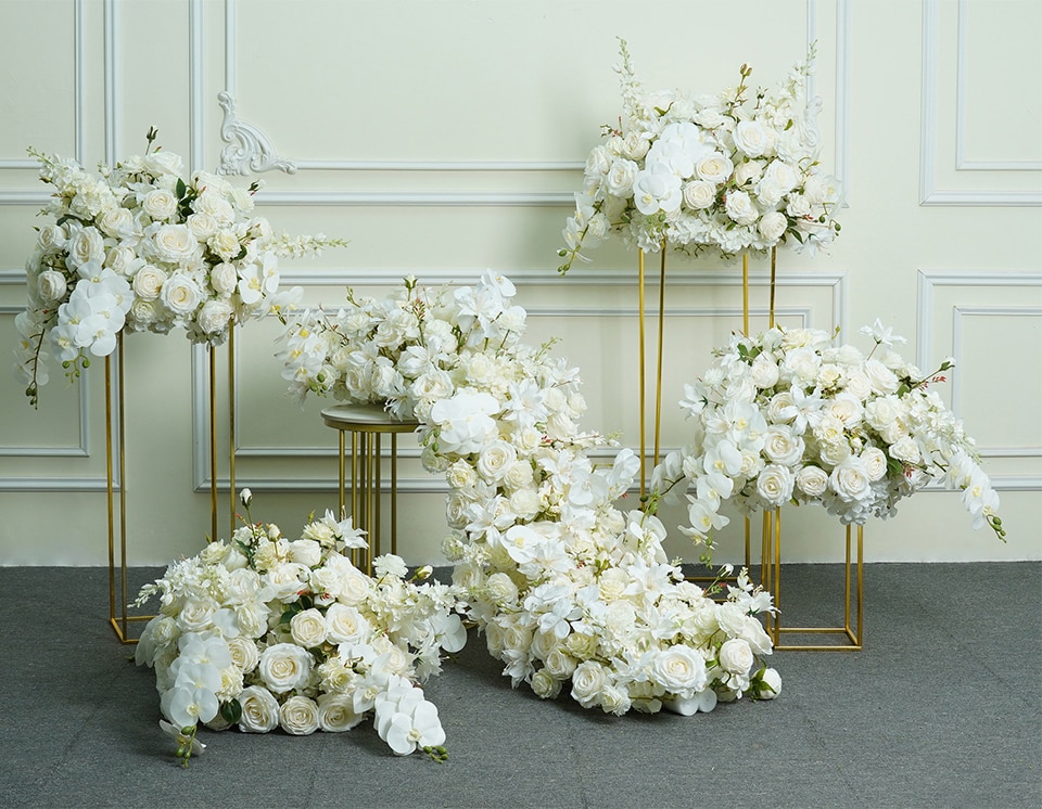 Designing a floral arrangement for a wedding curtain