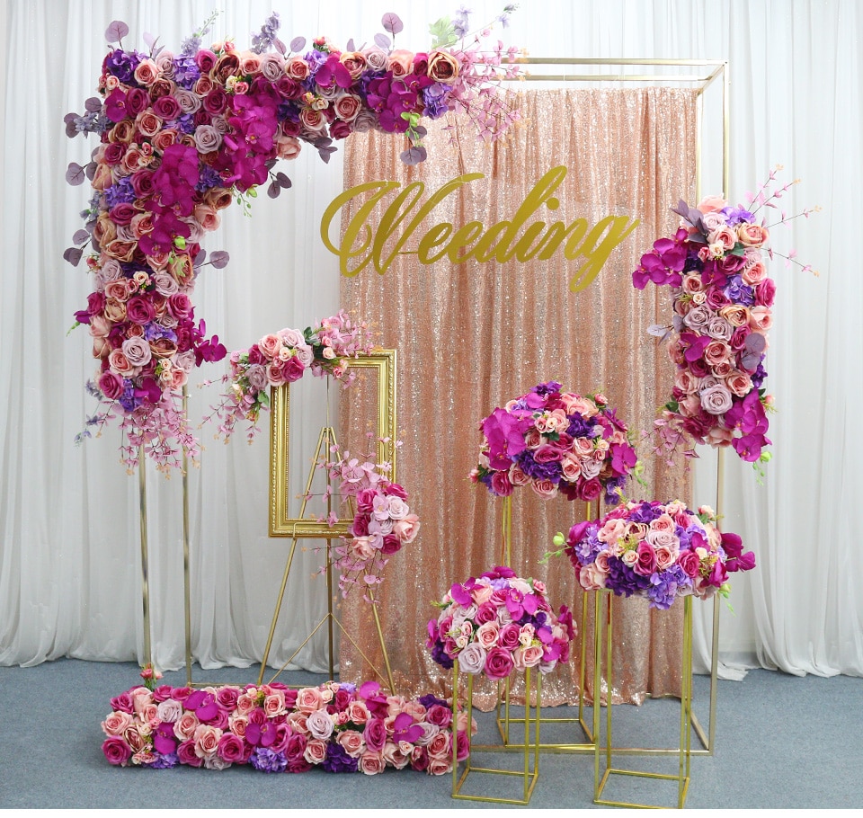 Gold accents in wedding decor