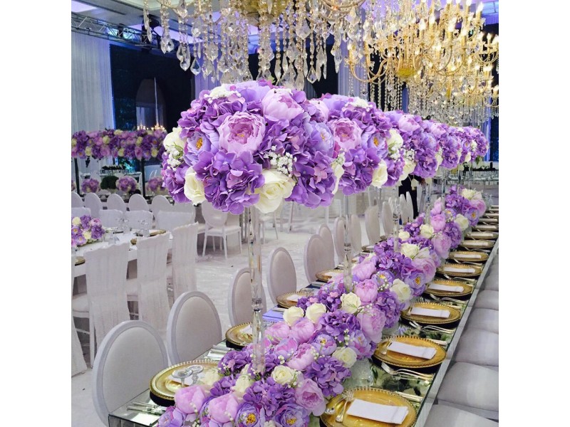 how to decorate a head table for wedding?