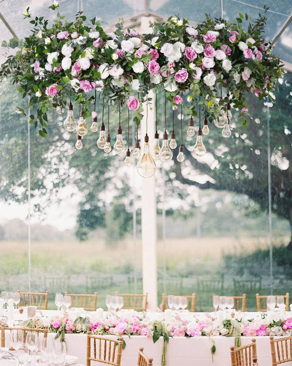 how to put flowers on a wedding arch?