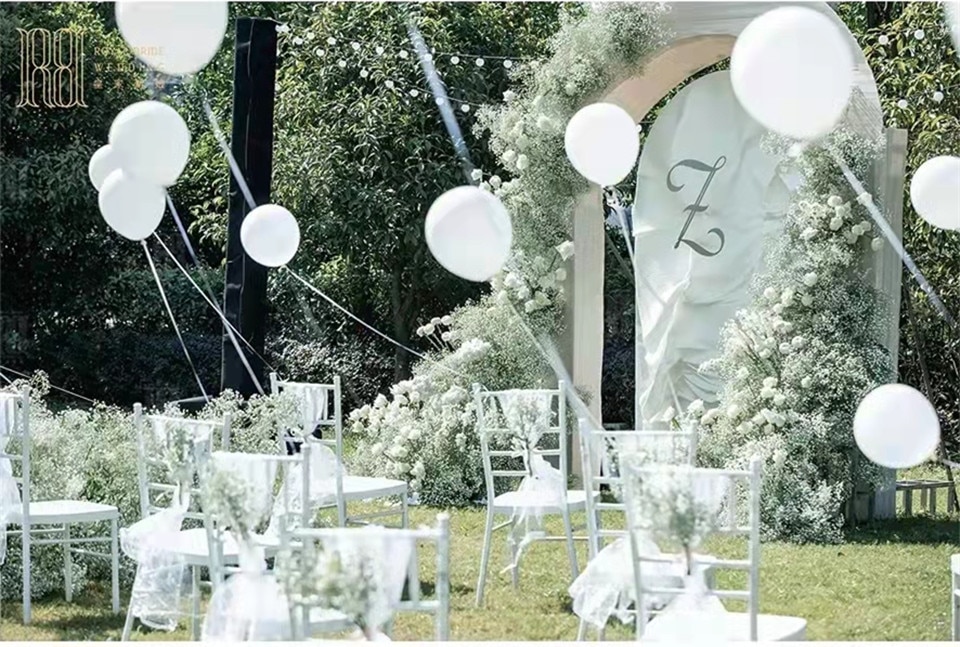 How to decorate a circular wedding arch?