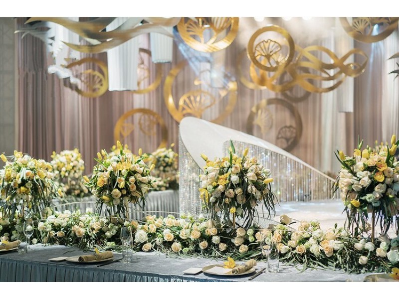 How can I decorate my house on my wedding day?