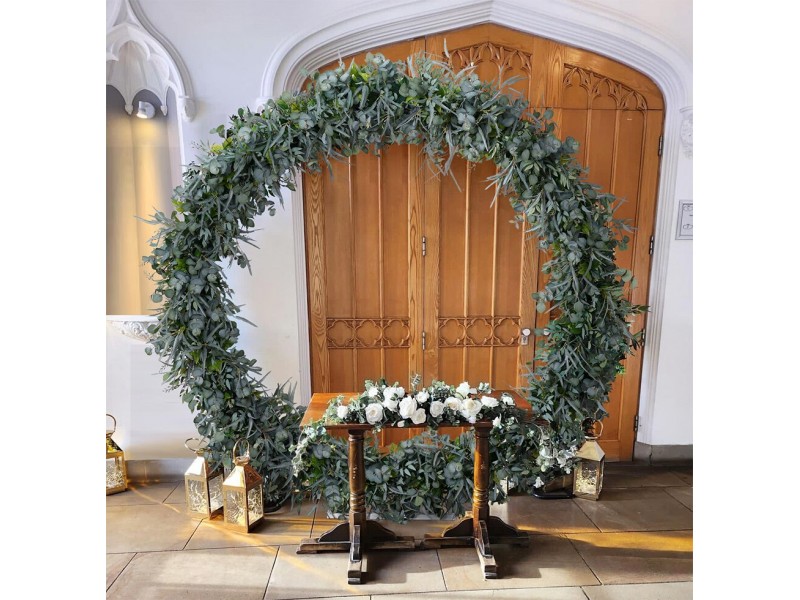 how to anchor a wedding arch?